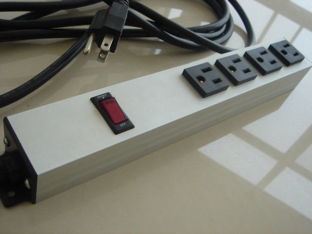 Manière imperméable de la bande 4 de puissance de PDU de bâti de support, rallonge multi de port résistante